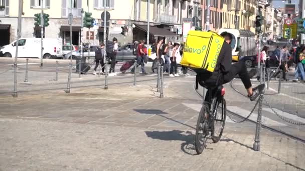 Itália Milão Setembro 2019 Mais Mais Ciclistas Estão Entregando Comida — Vídeo de Stock