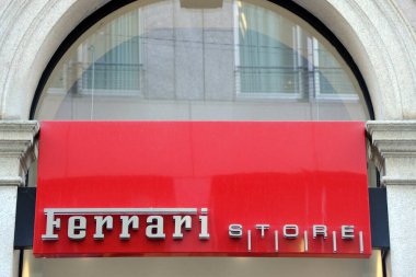 Milan, İtalya 29 Ocak 2019 - Ferrari Mağazası