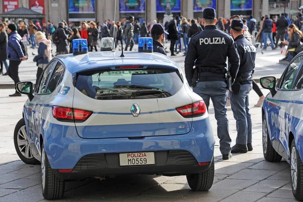Milan Itálie Února 2019 Policejní Prohlídky Katedrále Duomo Policisté Kontrolou — Stock fotografie