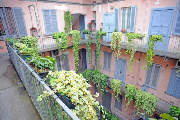 View Facade Building Italian Style Balconies Flowers — Stock Photo, Image