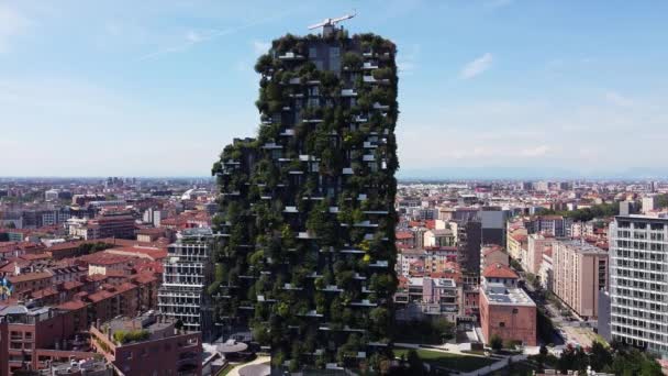 意大利 2020年7月 在科维德 19科罗纳维勒斯流行病后 无人机俯瞰摩天大楼 Bosco Verticale Vertical Forest 加里波第区的天际线 — 图库视频影像