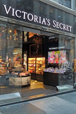 Milan, İtalya - 23 Ekim 2018: Viktorya dönemi Gizli logosu ve Milano 'da mağaza lüksü