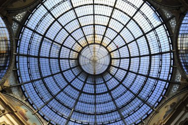 Covid yüzünden boş caddeler, kafe ve tarihi mekanların manzarası - 19 Milano, İtalya