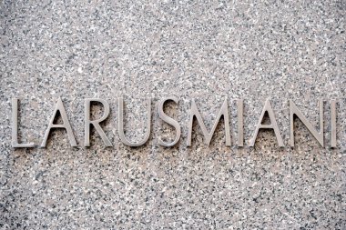 Milan, İtalya 31 Ekim 2018 - Larusmiani logosu ve mağazası