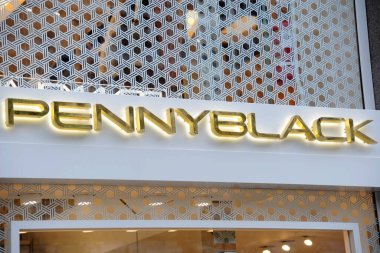 Milan, İtalya 29 Ekim 2018 - Penny Black logosu ve dükkanı - Max Mara Grubu
