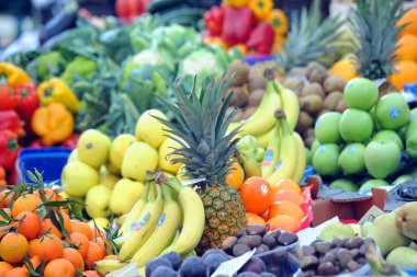 Markette egzotik meyve ve sebzeler