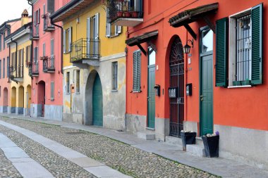 İtalya, Milano - Nisan 2020 Coronavirus salgını salgını karantina evindeyken şehir merkezinde kimse yoktu