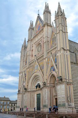 İtalya - Milano January22.2018 - Milano Katedrali ve Madonnina 'nın örümcekleri, şehrin sembolü - Duomo ve şehir merkezi