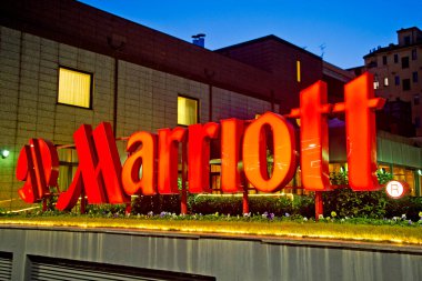 Milan, İtalya - 13 Kasım 2018: Logo Marriott Oteli
