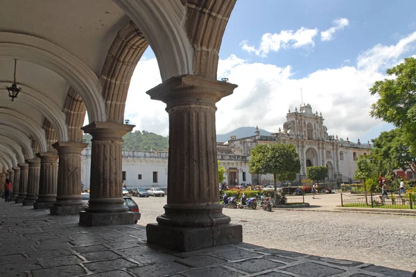 Guatemala Antigua Központi Tér Régi Történelmi Falu Játékteremmel Templommal — Stock Fotó