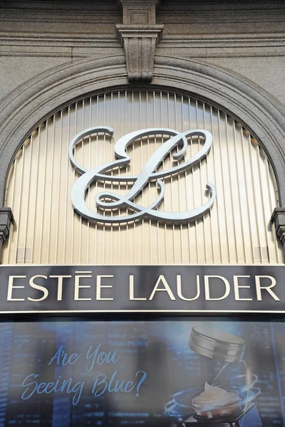 Milán Italia Octubre 2018 Logo Estee Lauder Shop Downtown Milano — Foto de Stock