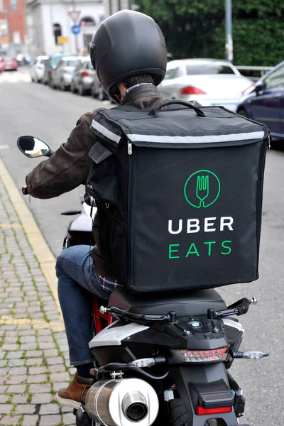 Milão Uso Uber Come Para Pedir Comida Restaurantes Cada Vez — Fotografia de Stock