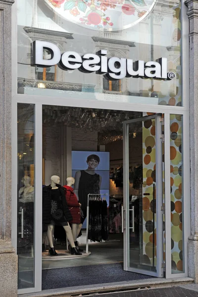 Milan Italie Octobre 2018 Logo Boutique Desigual Centre Ville Milan — Photo