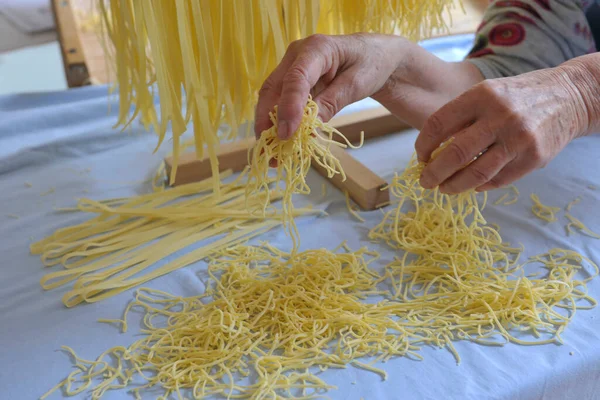 Köstliche Italienische Hausgemachte Eiernudeln — Stockfoto