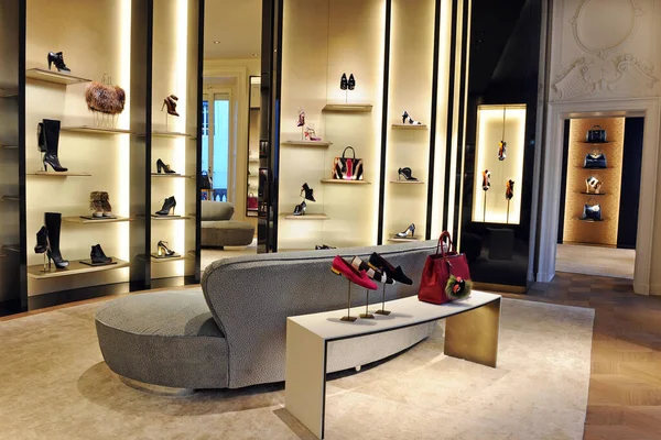 Italien Mailand Dezember 2017 Fendi Boutique Luxusladen Der Montenapoleone Straße — Stockfoto