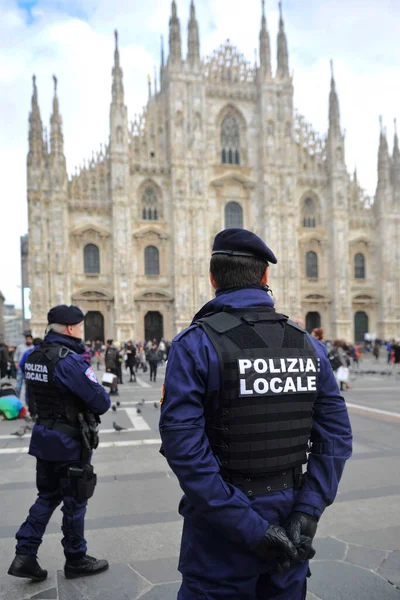 Milan Zvýšení Bezpečnostních Opatření Proti Terorismu Katedrále Místní Policie — Stock fotografie