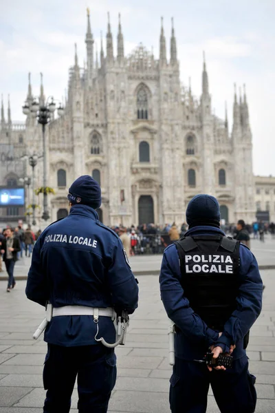 Milan Zvýšení Bezpečnostních Opatření Proti Terorismu Katedrále Místní Policie — Stock fotografie