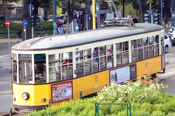 Винтажный Желтый Трамвай Улице Милано — стоковое фото