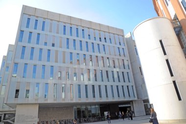 Milan, İtalya 8 Ekim 2018 - Milano 'daki Bocconi Üniversitesi' nin merkezi. Dünyanın dört bir yanından öğrencilerin ilgisini çekiyor.