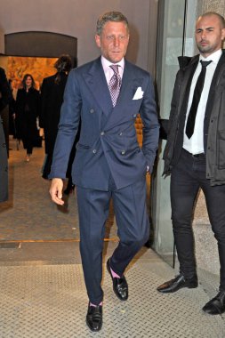Milan, İtalya - 8 Ocak 2018: Lapo Elkann halka açık etkinlik sırasında poz verdi
