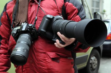 Milan, İtalya - 11 Kasım: Paparazzi - Dışarıda fotoğraf çeken adam 