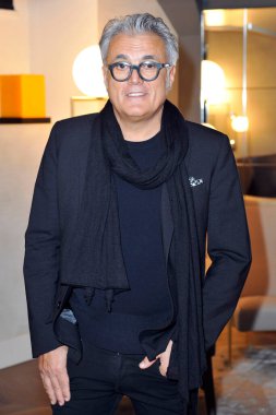 İtalya - Milan 19 Mart 2018 - Giuseppe Zanotti İtalyan moda ayakkabıları tasarımcısı poz verdi 