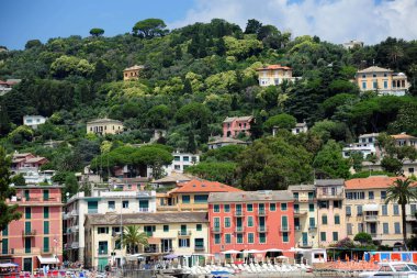 İtalya - Ligurya - Santa Margherita San Michele plajı, Portfino e Rapallo - deniz ve renkli evler - tekne ve liman