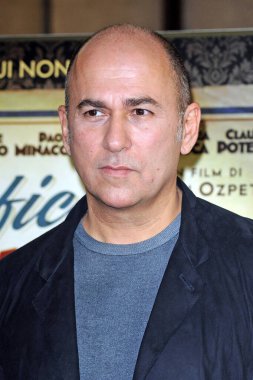 İtalya - Milan - 28 Kasım 2017 - Ferzan Özpetek film yönetmeni fotoğraf çekiminde poz verdi