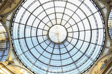 Covid yüzünden boş caddeler, kafe ve tarihi mekanların manzarası - 19 Milano, İtalya