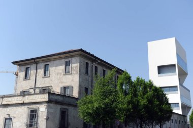 İtalya, Milan - 19 Nisan 2018: Prada Vakıf Kulesi 'nin açılışı