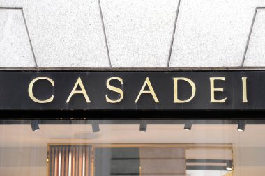 Milan, İtalya 31 Ekim 2018 - Casadei ayakkabı logosu ve mağazası