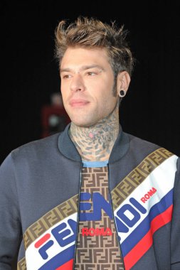 Milan, İtalya - 22 Ekim 2018: Fedez İtalyan şarkıcı