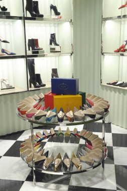 EXKLÜZİVE - Lugano - Yeni Prada butiği