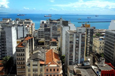 Şehirdeki eski sokakların manzarası 