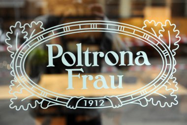 Ünlü markaların harfleri. 