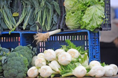 Markette taze sebzeler satılıyor, Tayland.