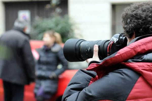 Milano Novembre Paparazzi Uomo Che Scatta Foto All Aperto — Foto Stock