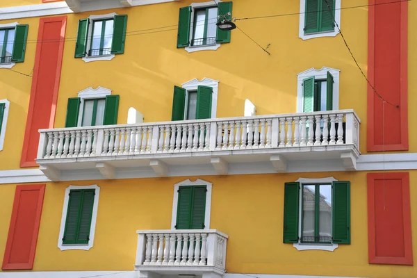 Milan Newly Renovated Yellow Red Building Balconies Marble Columns Windows — Stock Photo, Image