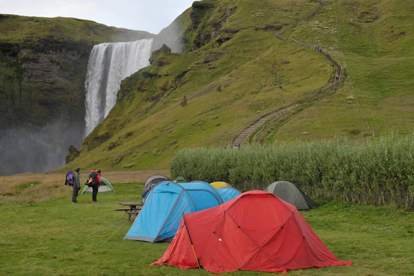 Island Zelten Der Natur Der Nähe Eines Wasserfalls Skogafoss — Stockfoto
