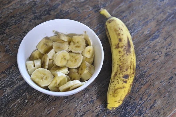 Plátano Cuenco Sobre Fondo Madera —  Fotos de Stock