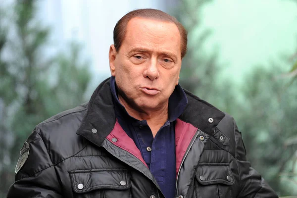 İtalya, Milan - 15 Ocak 2018: Silvio Berlusconi portresi, siyasi konsept