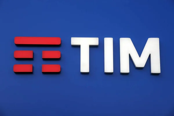 Milan, İtalya - 12 Ekim 2018 - logo Telecom Italia- telefon ve cep telefonu ağı