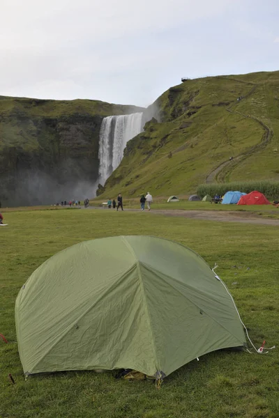 Iceland Campeggio Nella Natura Vicino Una Cascata Skogafoss — Foto Stock