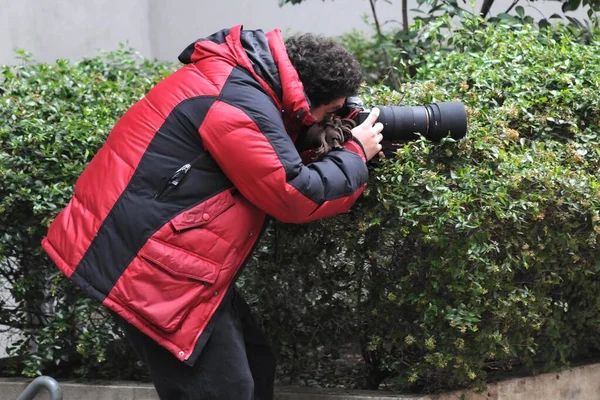 Milan Italy November Paparazzi Man Taking Pictures Outdoors — Stock Photo, Image