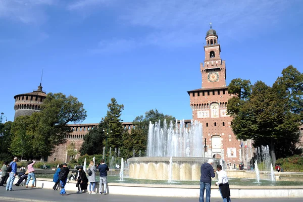 ミラノ イタリア 2018年7月22日 スフォルツァ城またはカステッロ スフォルツェスコ ミラノの城 センピオーネ公園の北イタリア 観光名所 — ストック写真