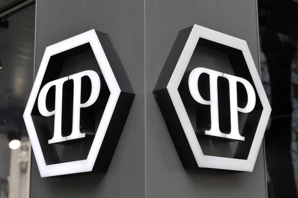 Italien - Mailand 11. April 2018 - Boutique Philipp Plein — Stockbild Italien Mailand April 2018 Boutique Philipp Plein — Stockfoto