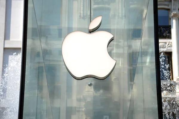 Milan Italy October 2018 Logo Apple New Apple Store Piazza — Stock Photo, Image