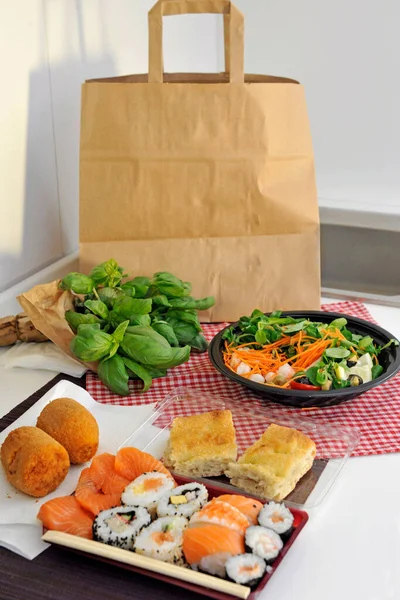 Anonymous delivery food service at home - you can eat the restaurant food where you prefer - anonymous bag with food order from the people