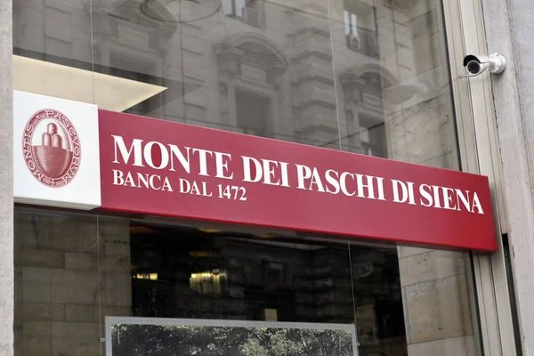 Италия Милан Апреля 2018 Monte Dei Paschi Siena Bank — стоковое фото