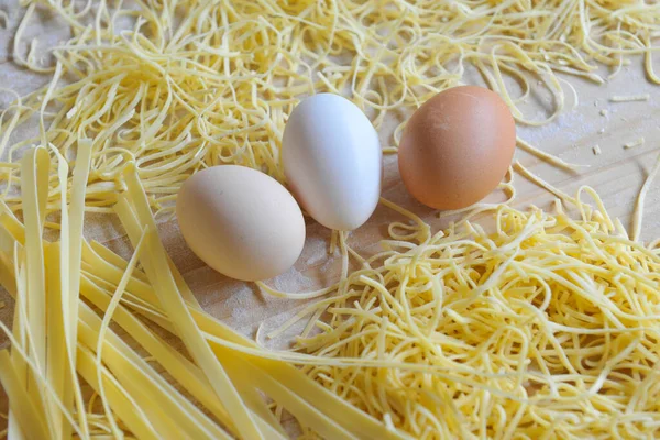Köstliche Italienische Hausgemachte Eiernudeln — Stockfoto